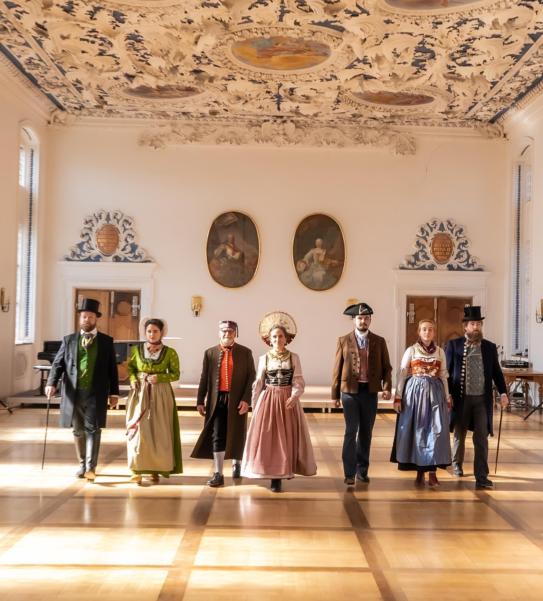 Bei der Trachtenschau auf der Frauenwelt im Schloss Höchstädt erwarten die Besucherinnen und Besucher spannende historische Trachten aus Schwaben. Foto: Andreas Keilholz. Leider haben wir keinen Alternativtext zu diesem Bild, aber wir arbeiten daran.
