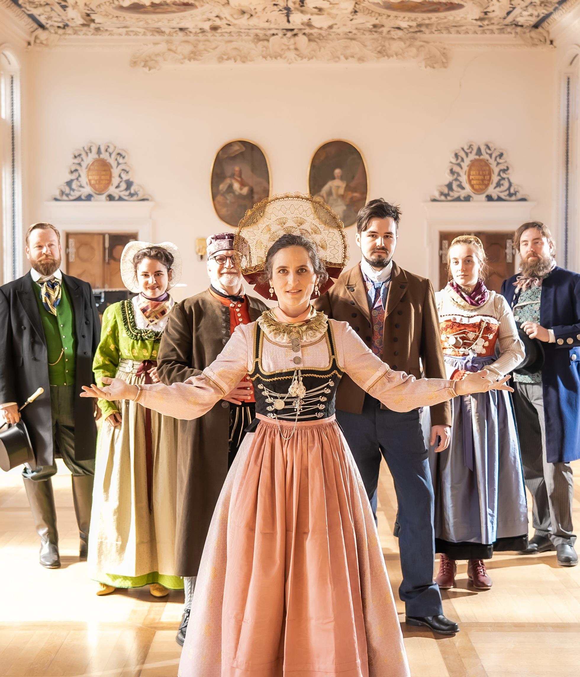 Trachten und schwäbische Geschichte beim Trachtenkulturmarkt im Kloster Wettenhausen 