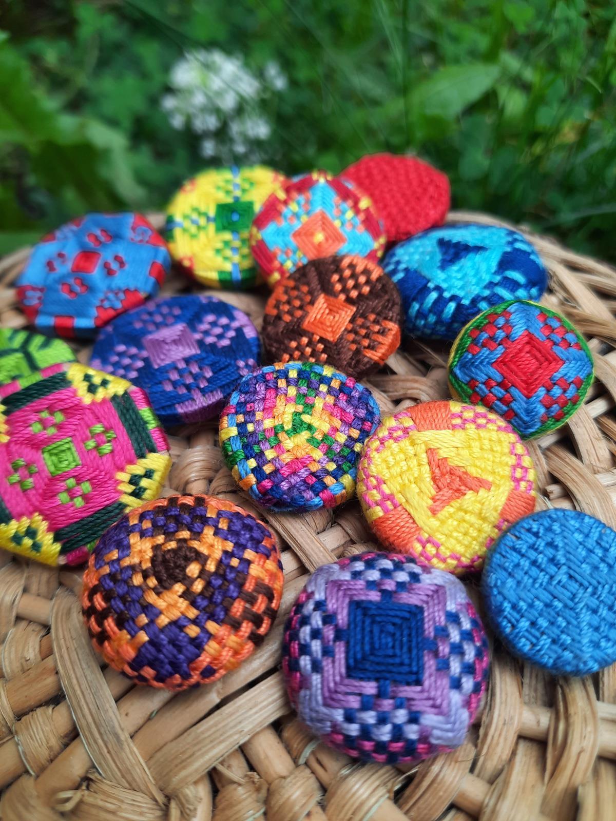 Knöpfe mit Basketweave-Muster