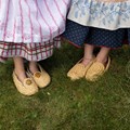 Einst nur etwas für arme Leute sind Seegrasschuhe heute eher ein Statement für Handarbeit, Kreativität und Nachhaltigkeit. - Foto: Georg Drexel