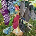 Gestrickte Socken in allerlei Farben