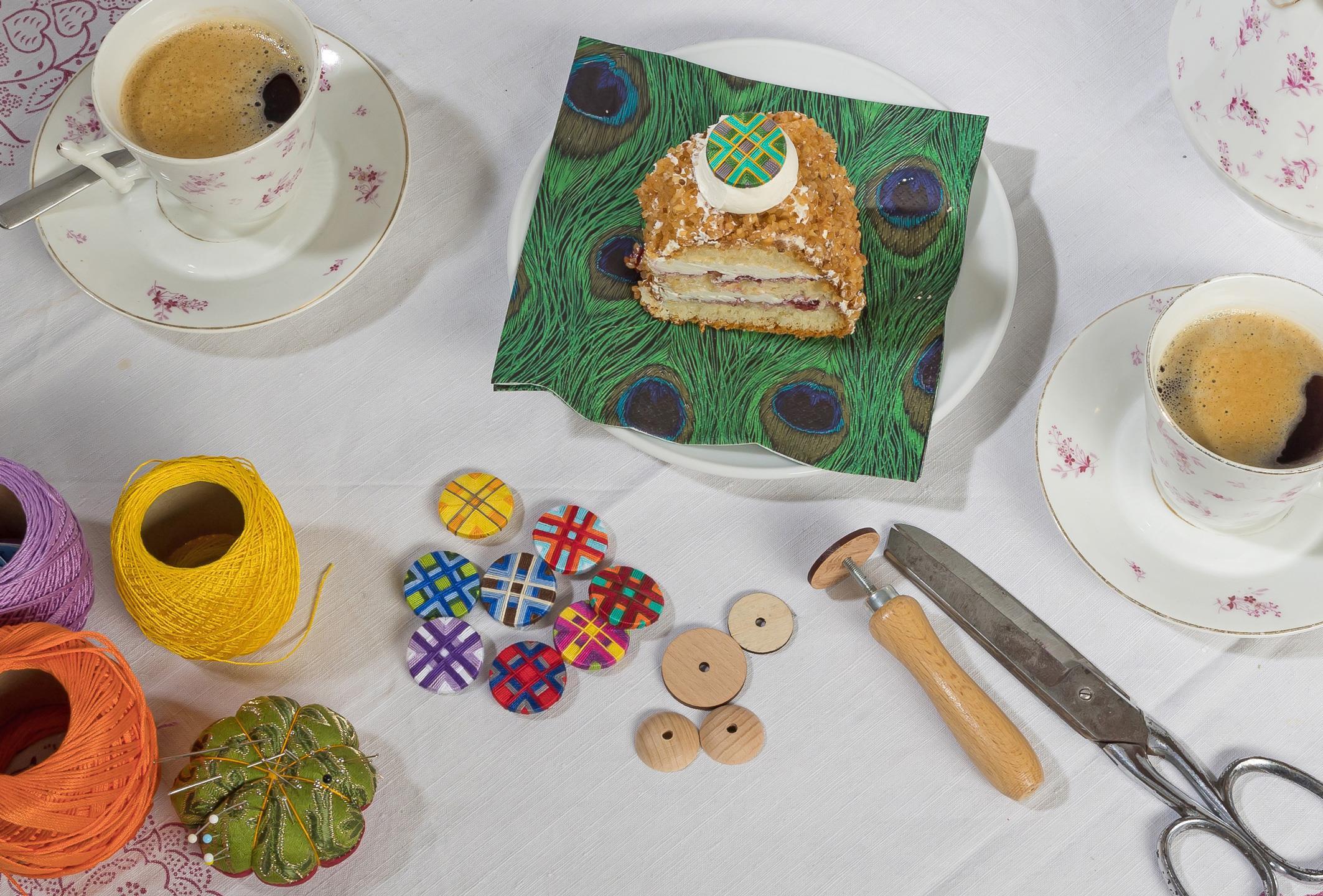 Eine Kaffeetafel mit Posamentenknöpfen