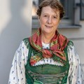 Biedermeiertracht von vorne