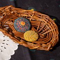 Gestochene Schneckenknöpfe